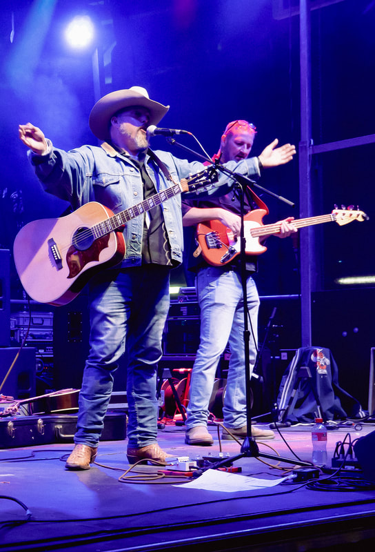 Roger and the wild horses, Roger & the Wild Horses, Roger Leuenberger, Country, countrymusic, country music, singer, singer songwriter, party, hochzeit, kirche, firmenanlass, event, firmen event, musik, trucker festival, country night, 