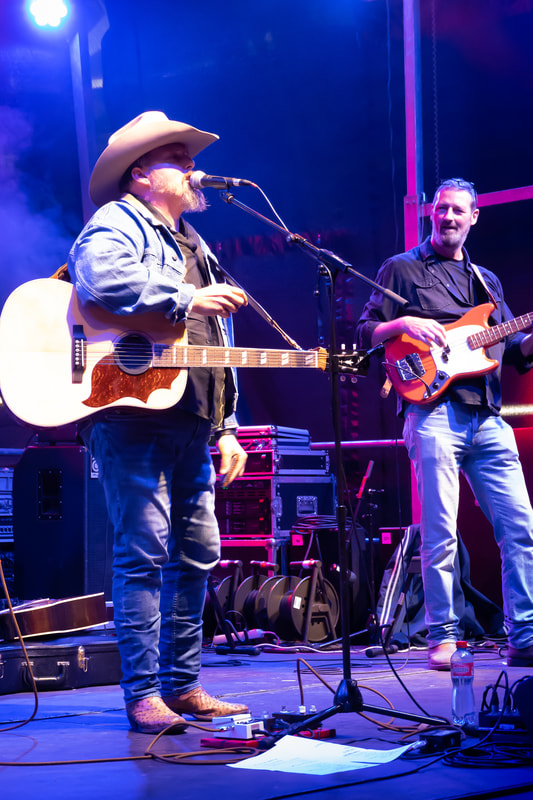 Roger and the wild horses, Roger & the Wild Horses, Roger Leuenberger, Country, countrymusic, country music, singer, singer songwriter, party, hochzeit, kirche, firmenanlass, event, firmen event, musik, trucker festival, country night, 